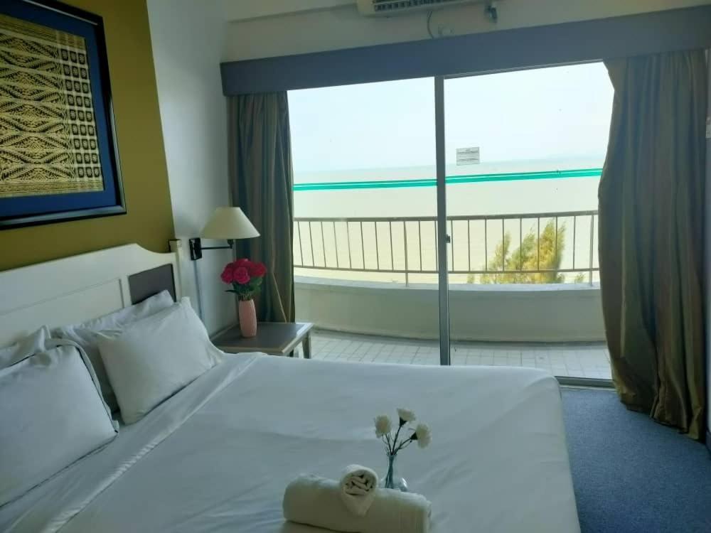 Beachfront Full Sea Penang Tanjung Bungah  Exterior photo